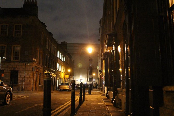 2-Hour Jack the Ripper Small Group Walking Tour in London - What makes the guiding style work