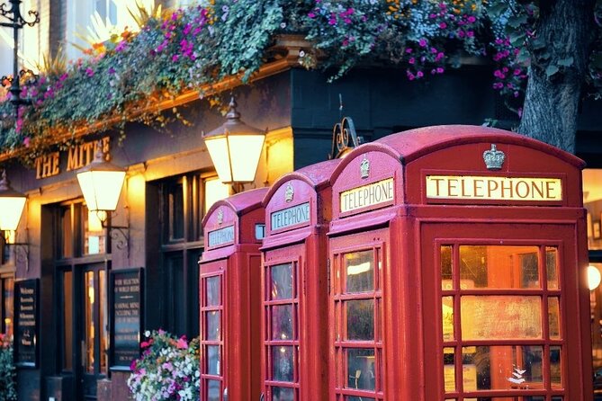 4-Hour Private Guided Tour of London on a Classic Itinerary - Trafalgar Square is the route’s central pause