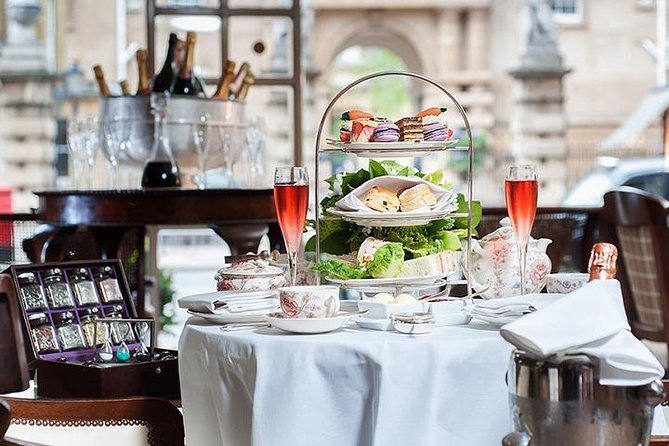 Afternoon Tea at The Rubens at the Palace, Buckingham Palace - Arriving opposite Buckingham Palace