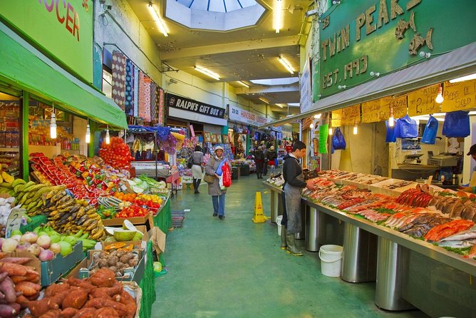 Brixton Market Tour with African and Caribbean Cuisine - Starting with David Bowie in five minutes