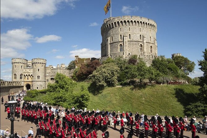 Buckingham Palace and Windsor Castle Escorted Tour from London - Guides, commentary, and the luck of the departure