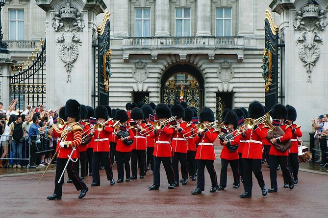 Buckingham Palace & Changing of the Guard Experience - Westminster Abbey marks the finish