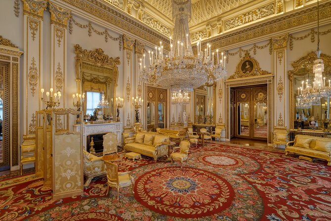 Buckingham Palace Entrance Ticket & British Royalty Guided Tour - Crowds, photography, and the palace exit