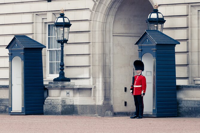 Buckingham Palace, St James Palace & Tea at Kensington Palace - Wellington Arch, the Bomber Command Memorial, and Apsley House