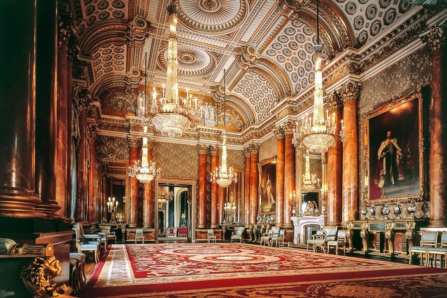 Buckingham Palace: The State Rooms Entrance Ticket - The multimedia tour sets the pace