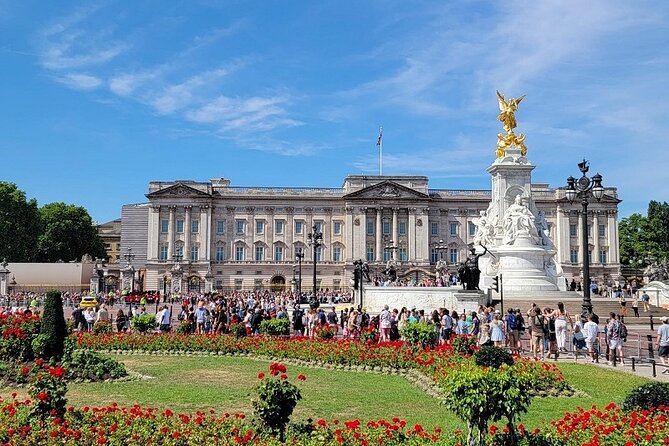 Buckingham Palace: Walking Tour with Entry & Audio Guide - A royal walk from St. James’s Square