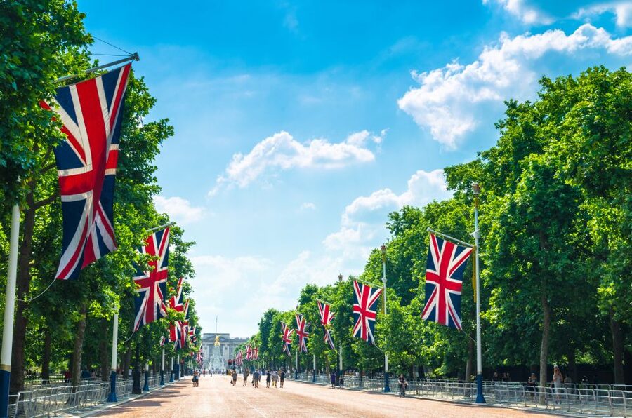 Buckingham Palace & Windsor Castle: Full-Day Tour - Buckingham Palace: grand rooms and a rare summer opening