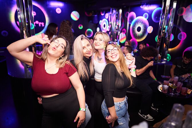 Camden Pub Crawl in London - Camden after dark, from old pubs to club rooms
