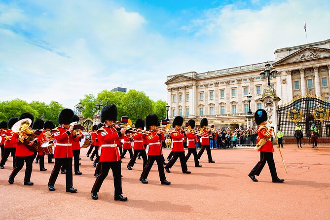 Changing of the Guard Guided Tour at Buckingham Palace - St. James’s history before the guards arrive