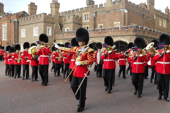 Changing of the Guard Guided Walking Tour in London - Why a guided Changing of the Guard walk makes sense