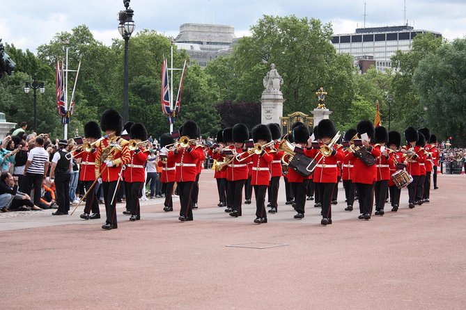 Changing of the Guard Guided Walking Tour Semi-Private 12ppl Max - Clarence House and the final stretch to Westminster