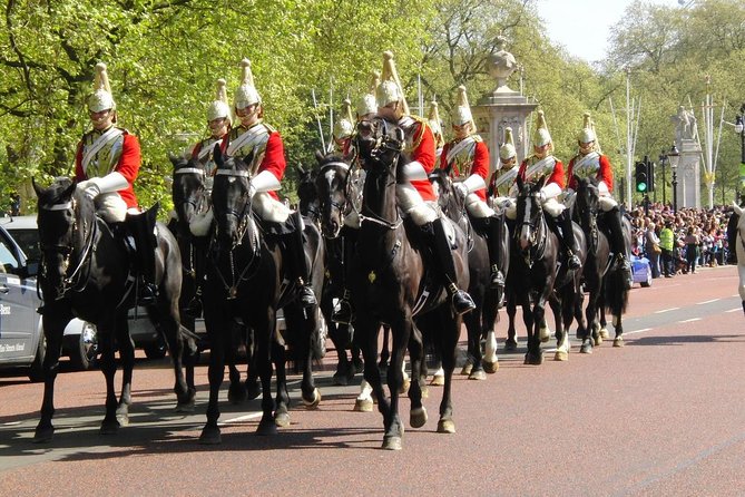 Changing of the Guard Guided Walking Tour Semi-Private 12ppl Max - What $59.67 buys you