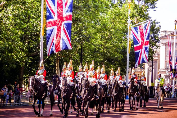 Changing of the Guard Walking Tour - Stop 4: Buckingham Palace and the final view