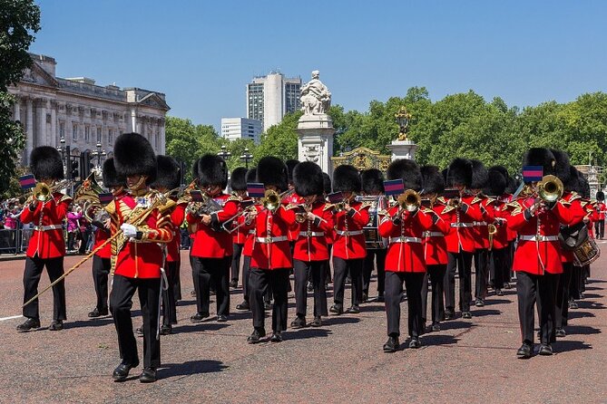 Changing of the Guard Walking Tour in London at Buckingham Palace - Following the Changing of the Guard