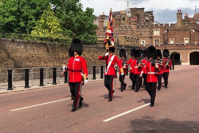 Changing of the Guard Walking Tour - Starting at the Edward VII statue