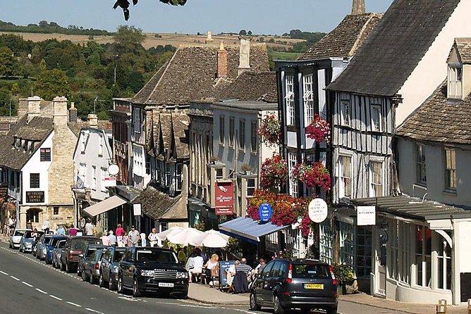 Cotswolds Day Trip from London with Optional Village Lunch - Guides, drivers, and the large coach