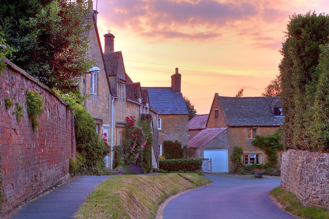 Cotswolds Small Group Tour from London - What the guide adds, and where the format is limited