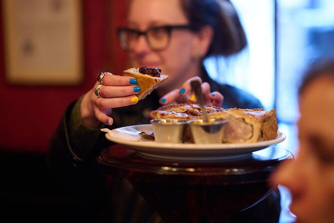 Devour London Historical Pub Tour:Traditional British Food & Ales - Ye Olde Cheshire Cheese and Fleet Street stories