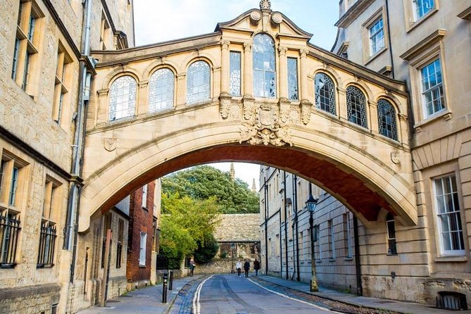 Discover Oxford and Cambridge with Guide from London by Coach - What the price includes, and what it leaves out
