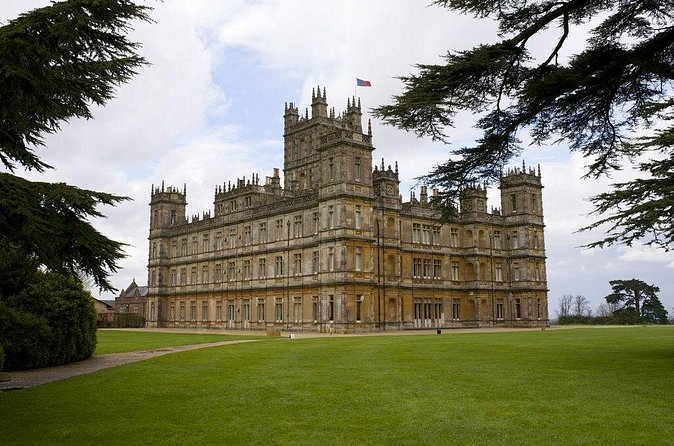 Downton Abbey and Highclere Castle Tour from London - The guide matters more than usual