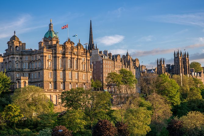 Edinburgh Rail Trip from London with Castle entry and Hop-on Hop-off bus - Walking the Royal Mile and Old Town