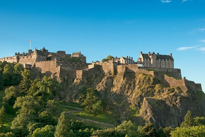 Edinburgh Rail Trip from London with Castle entry and Hop-on Hop-off bus - Leaving London at 7:02 am from King’s Cross