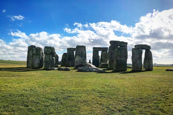 England in One Day: Stonehenge, Bath, the Cotswolds and Stratford-upon-Avon Day Trip from London - Stonehenge: the strongest first stop