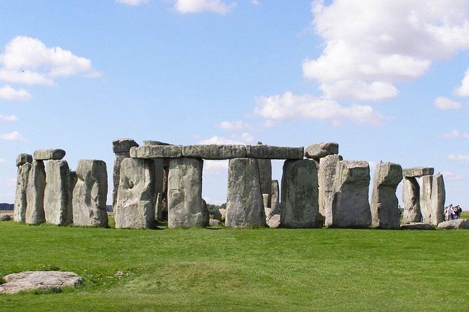 Extended visit: Windsor Castle & Stonehenge - Windsor Castle: two hours inside a working royal setting