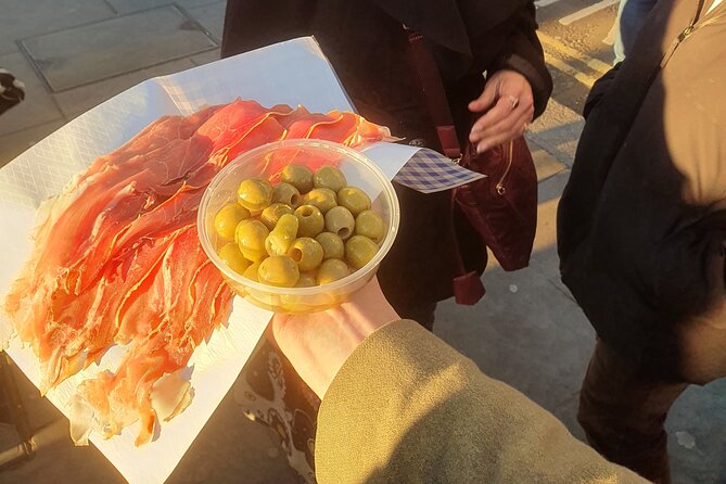 Food and Drink Walking Tours in West London's Notting Hill Area - Timing, meeting point, and walking comfort
