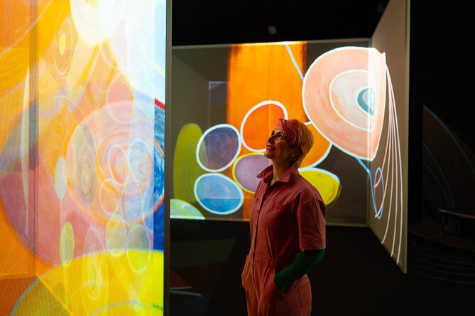 Frameless - Immersive Art Experience in London - The Art of Abstraction becomes a moving digital maze