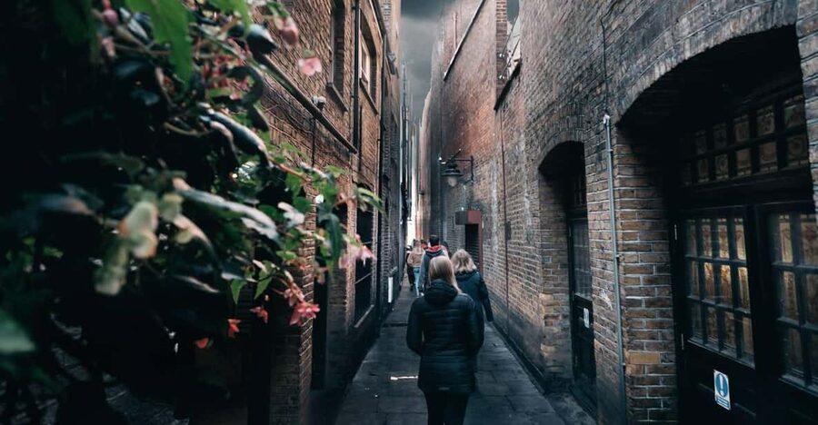 French Language: Original Harry Potter Walking Tour - Southwark, Borough Market, and the first wizarding clues