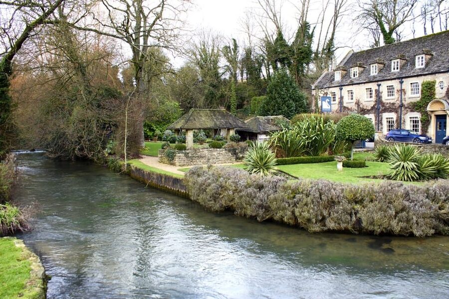 From London: Cotswolds Villages Small Group Day Tour - A brief stop in Bibury