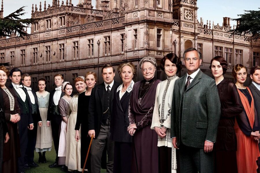 From London: Downton Abbey and Village Coach Tour - The coach, timing, and guide quality