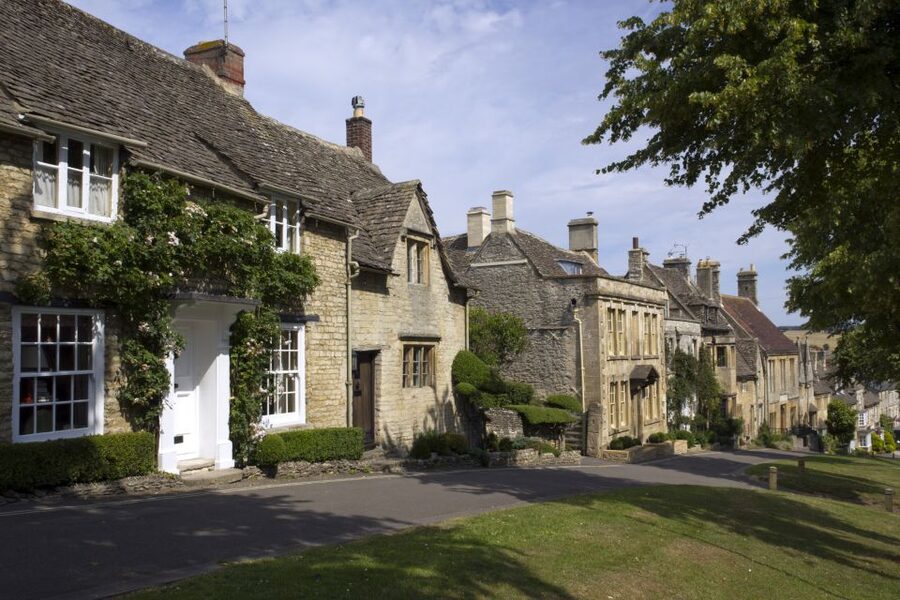 From London: Full-Day Cotswolds Small-Group Tour - What the small group changes