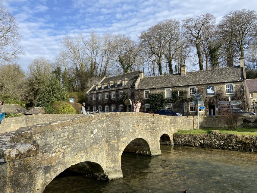 From London: Full-day Cotswolds Tour with Optional Lunch - The coach ride from Victoria