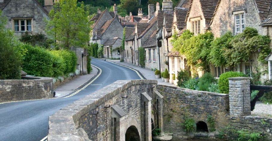 From London: Full-Day Guided Tour of the Cotswolds - The pace, transport, and real value