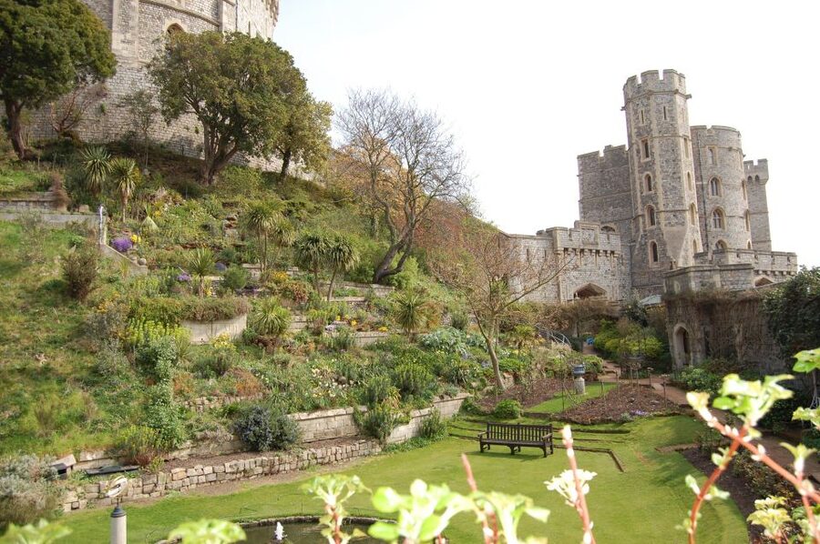 From London: Half-Day Trip to Windsor with Castle Tickets - Arriving at Windsor Castle