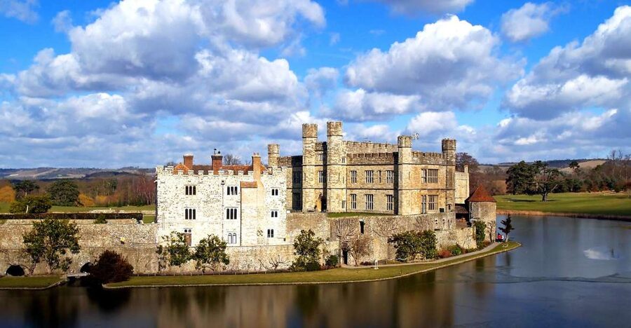 From London: Leeds Castle, Canterbury, Dover and Greenwich - Leeds Castle starts the day on a lake