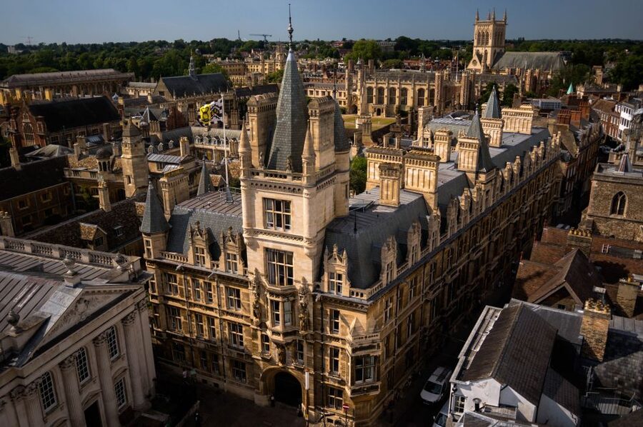 From London: Oxford and Cambridge Guided Day Tour - Cambridge free time: college, museum, shops, or the river
