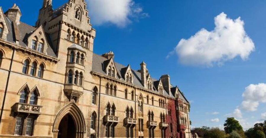 From London: Oxford, Stratford, Cotswolds & Warwick Castle - Meeting the coach in Victoria