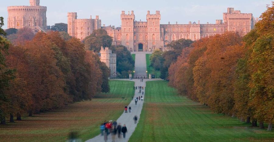 From London: Royal Windsor Afternoon Tour - Entering Windsor Castle and choosing your route
