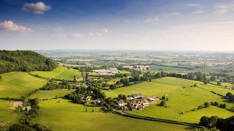 From London: Small Group Stonehenge, Bath & Cotswolds Tour - Three famous places in one long day