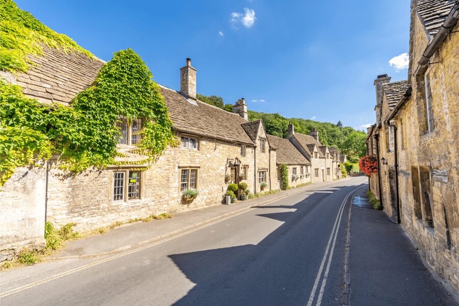 From London: Small Group Stonehenge, Bath & Cotswolds Tour - Who should book this day trip?