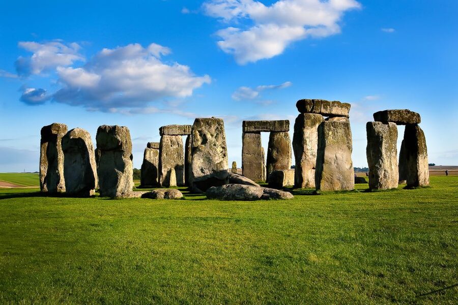 From London: Stonehenge and Bath Day Trip with Ticket - What the guides add