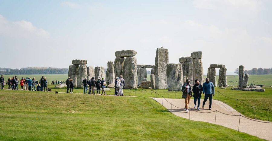 From London: Stonehenge Half-Day Trip - Seeing the 5,000-year-old stone circle