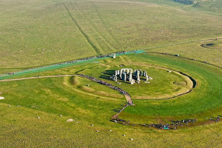 From London: Stonehenge Morning Day Trip with Admission - The 105-minute ride from London