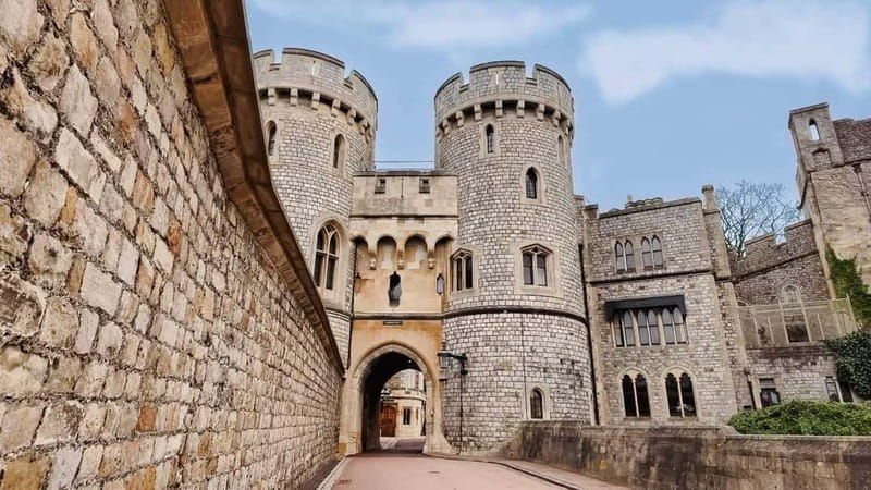 From London: Stonehenge & Windsor Castle Tour with Tickets - The long ride from London to Stonehenge
