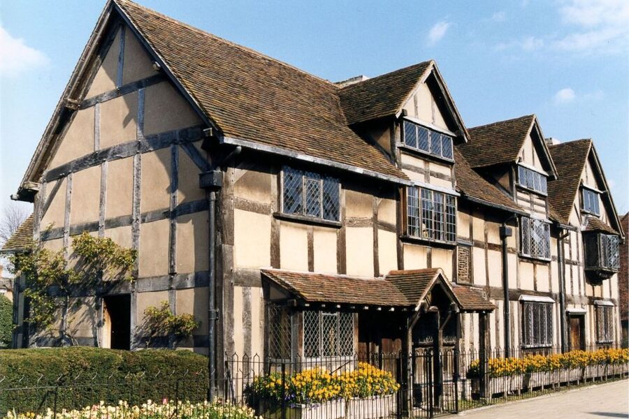 From London: Warwick, Oxford, Stratford & Cotswolds Day Tour - Warwick Castle: towers, State Rooms, and medieval theater