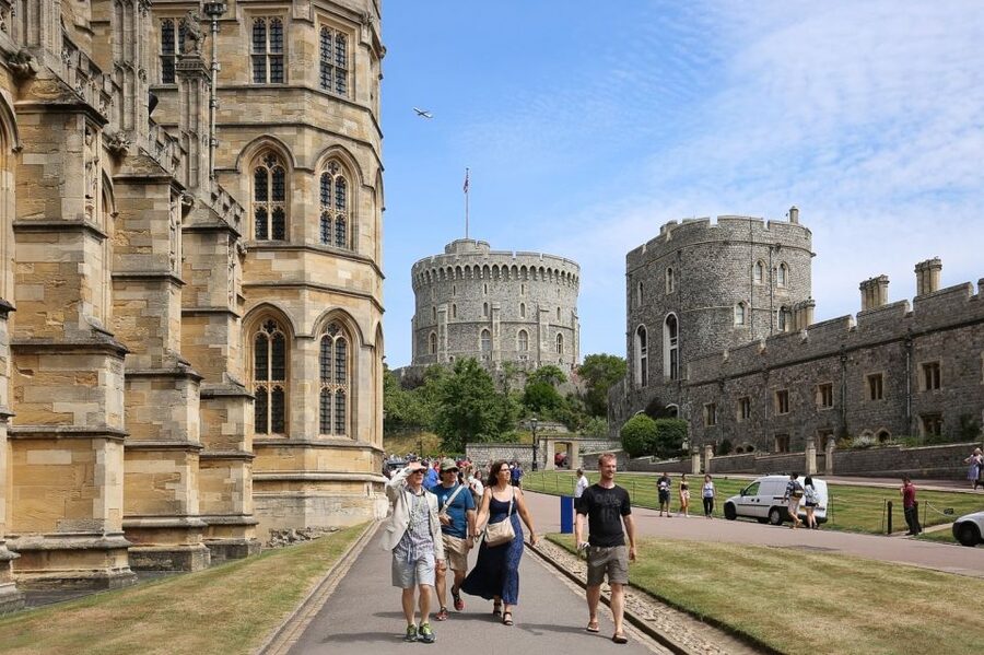 From London: Windsor Castle Afternoon Sightseeing Tour - Why Windsor Castle feels different from a museum visit