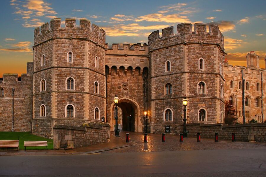 From London: Windsor Castle Afternoon Sightseeing Tour - Queen Mary’s Dolls’ House, tiny but serious